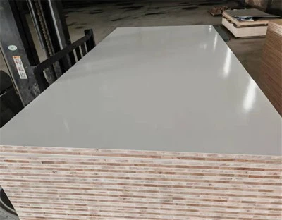 Lehet-e festeni a blokklemez rétegelt lemezt?